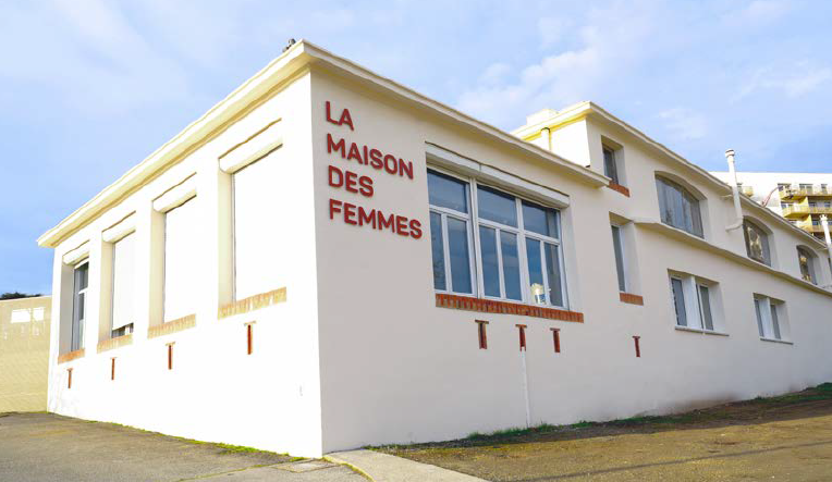 photo extérieure du bâtiment de la maison des femmes