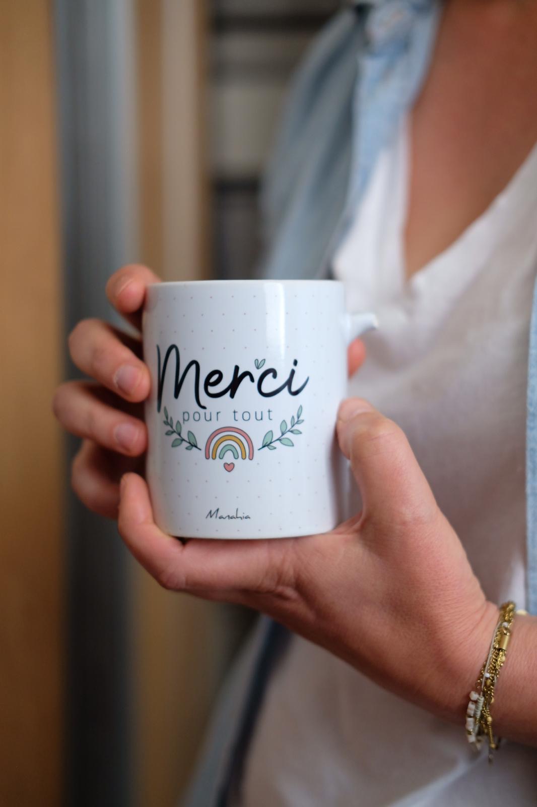 tasse avec l'inscription merci